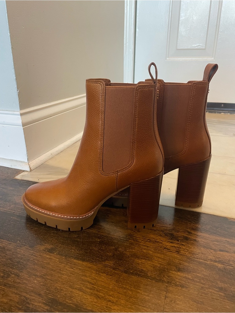 Tory Burch Carson lug sole boots women’s size 7